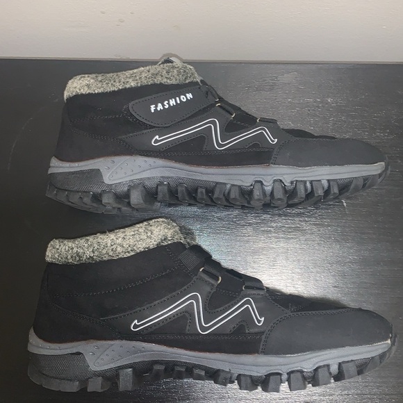 Faux Leather Fur Lined Unisex Snow Boots.  Size 12 Men’s. Size 14 Women’s Dream Pairs Women main image 3